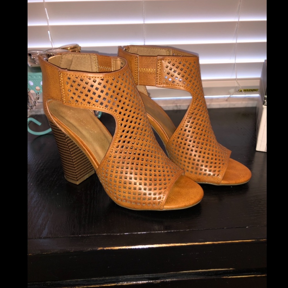 Tan Chunky Heel